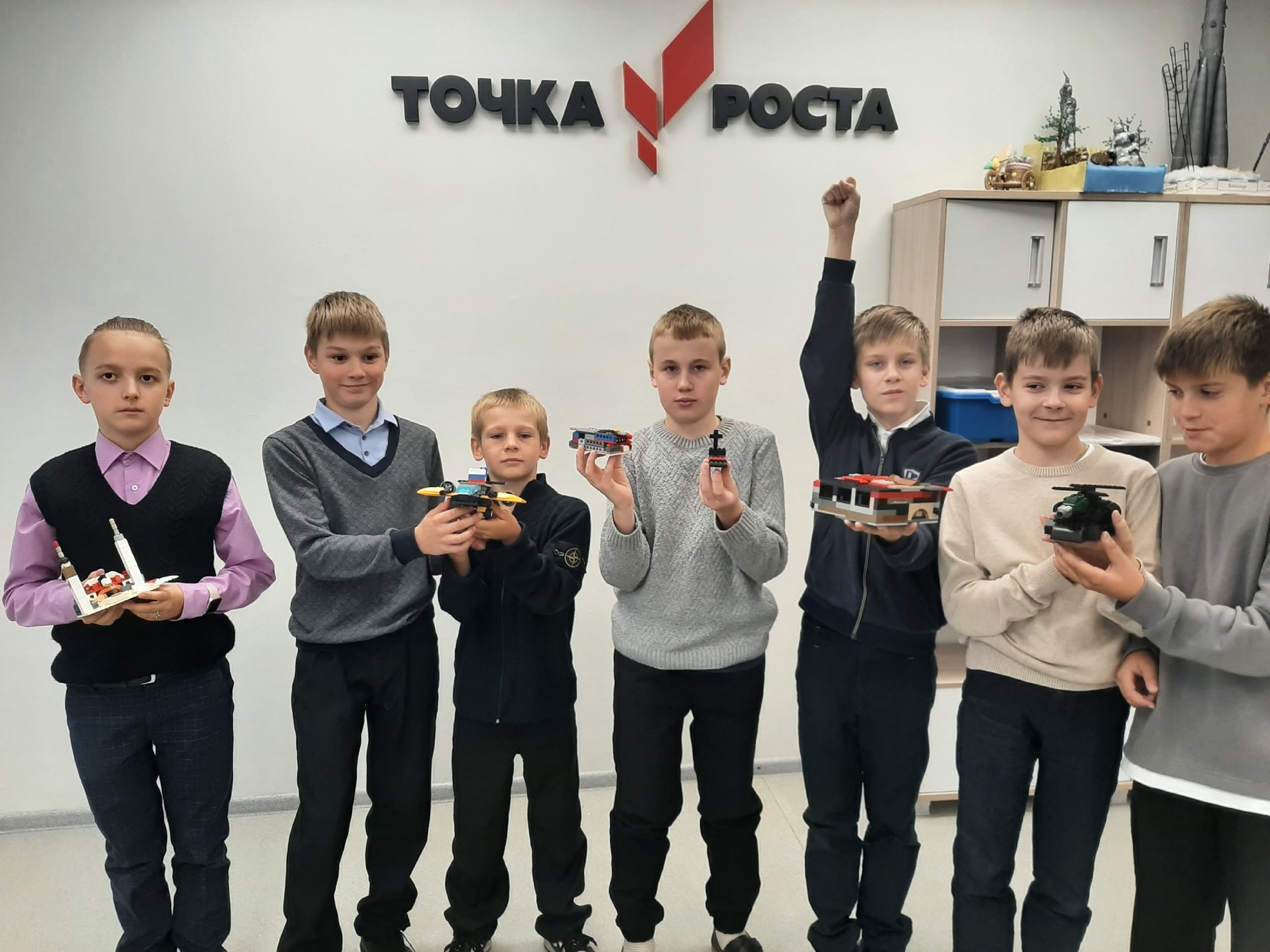 Лего-конструирование в "Точках роста" Лего-конструирование в "Точках роста".